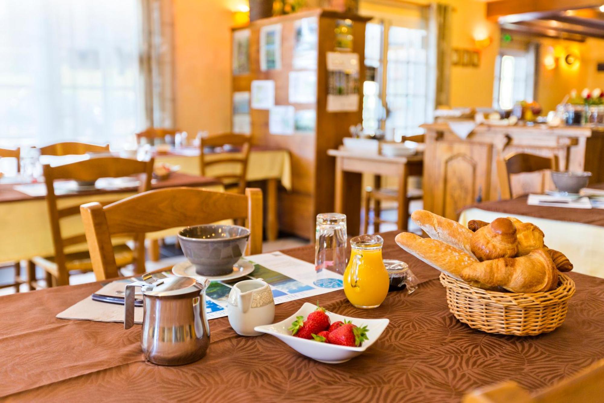 Logis Hotel Restaurant Auberge Du Bougnat Saint-Victor-la-Riviere Exteriér fotografie